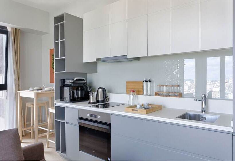 Roya Nova Residence By Newinn