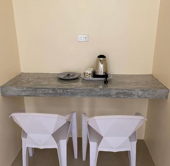 הוסטל Budchui Guesthouse