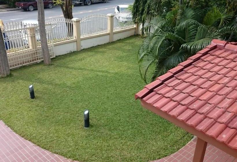 تختخواب و صبحانه Chantana House Ayutthaya