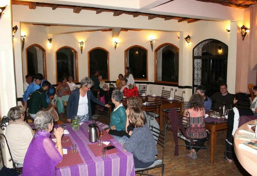 تختخواب و صبحانه Douar Noujoum