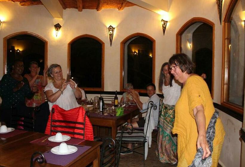 تختخواب و صبحانه Douar Noujoum