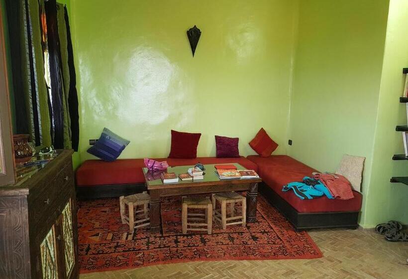 تختخواب و صبحانه Douar Noujoum