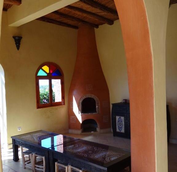 تختخواب و صبحانه Douar Noujoum