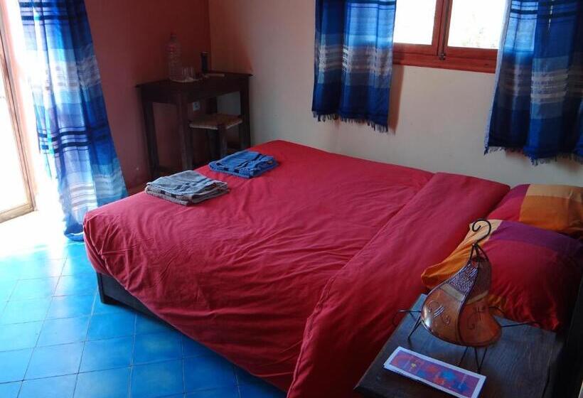 تختخواب و صبحانه Douar Noujoum