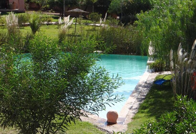 تختخواب و صبحانه Douar Noujoum