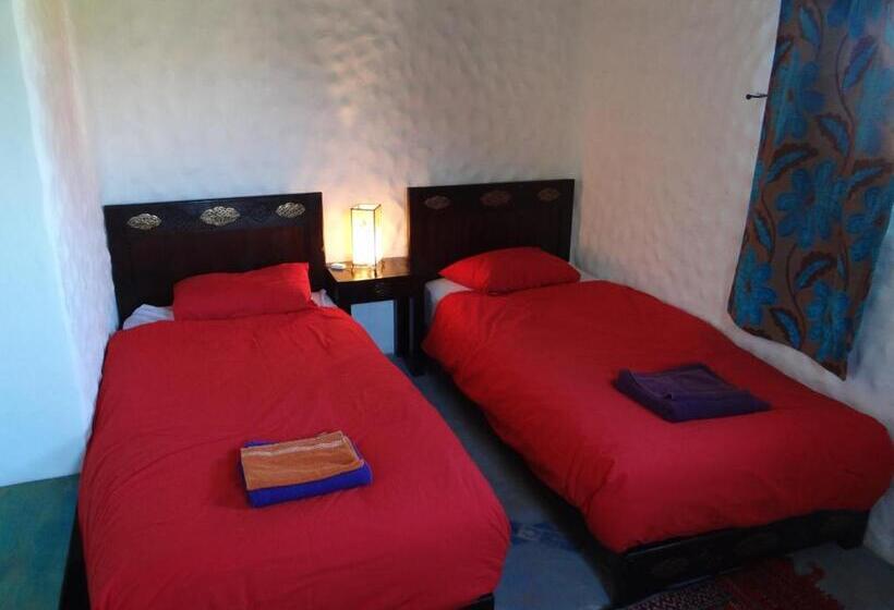 تختخواب و صبحانه Douar Noujoum