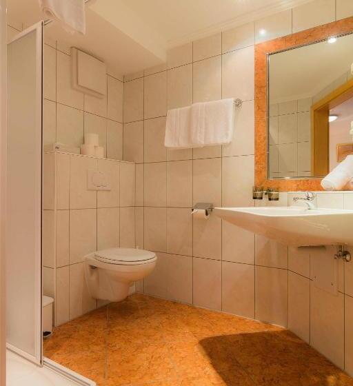 مبيت وإفطار Garni Martina