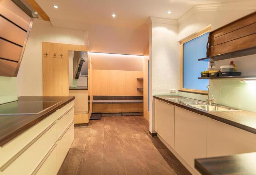 مبيت وإفطار Garni Martina