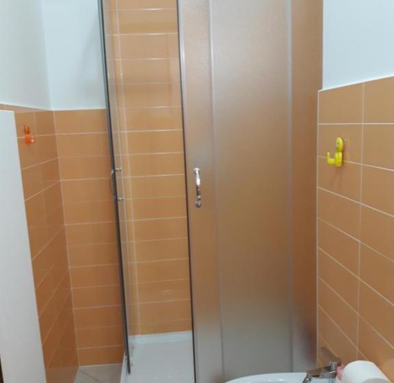 تختخواب و صبحانه Stella