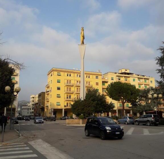 تختخواب و صبحانه Stella