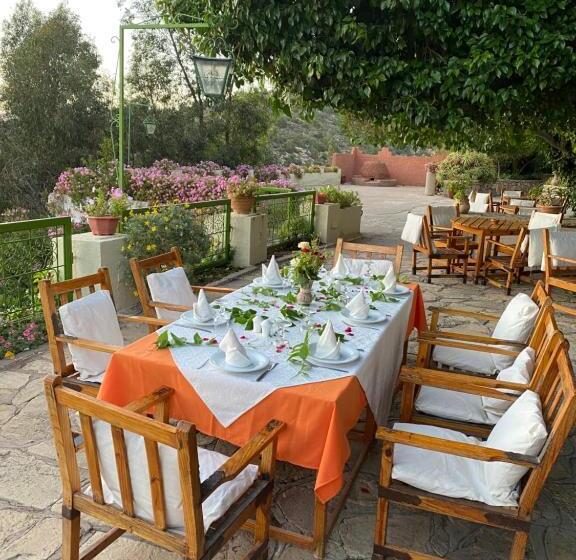 هتل Auberge Des Cascades Imouzzer   Paradise Valley