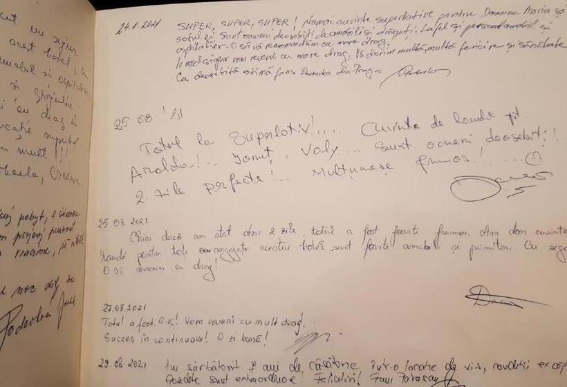 酒店 Holiday Maria