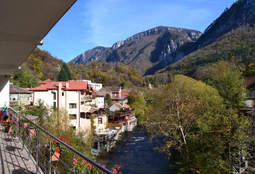 酒店 Holiday Maria