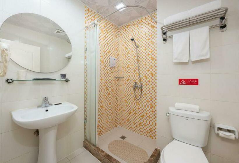 Отель Home Inn Dalian North Railway Station