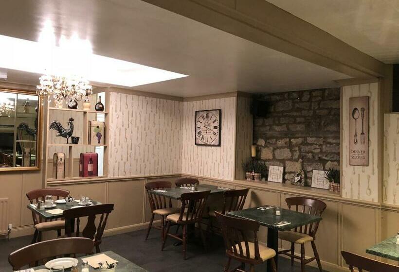 فندق Station Inn