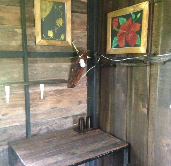 فندق The Shadow House & Bar