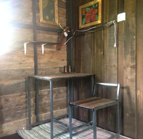 فندق The Shadow House & Bar