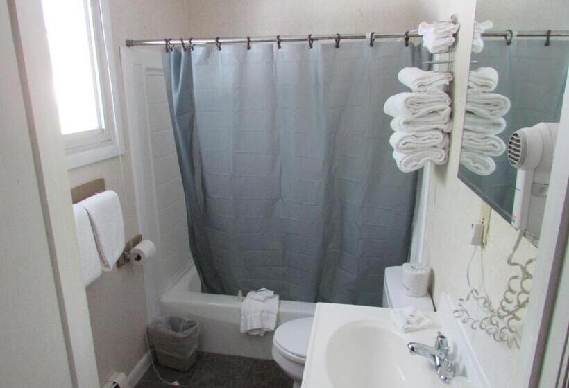 مُتل The Lake George Inn