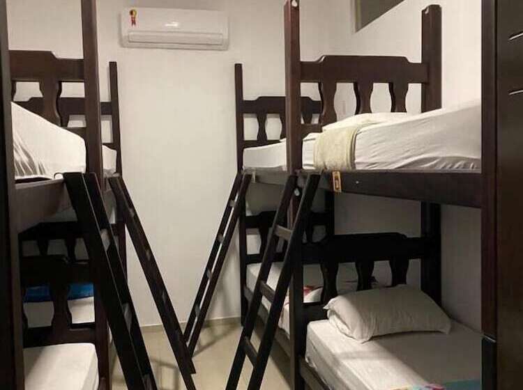 Pesquise Hostel & Viagens