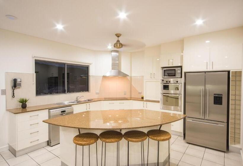 Portside Whitsunday Luxury Holiday Apartments