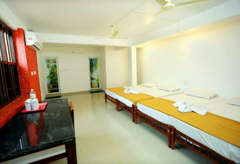 استراحتگاه Cherai Beach Palace