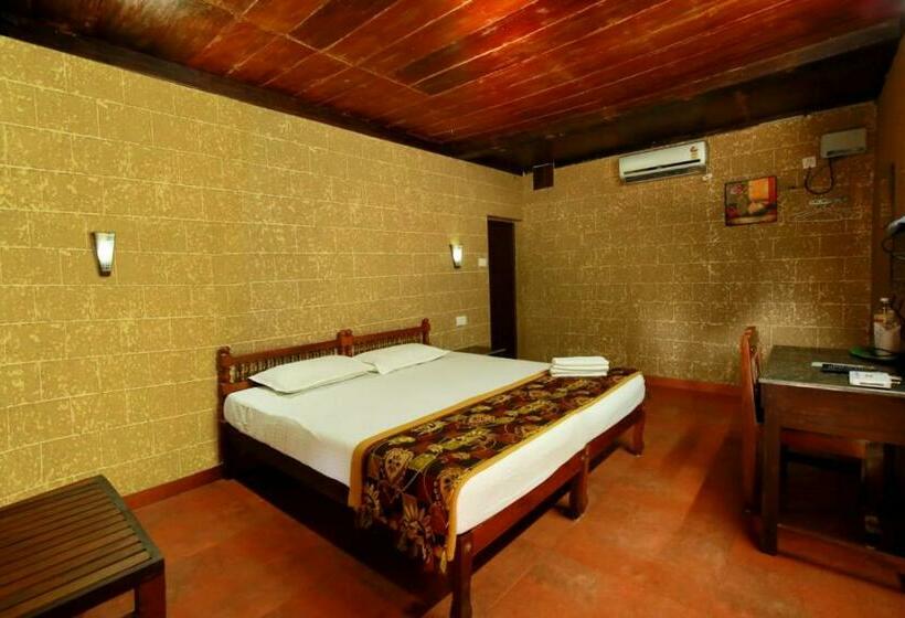 استراحتگاه Cherai Beach Palace