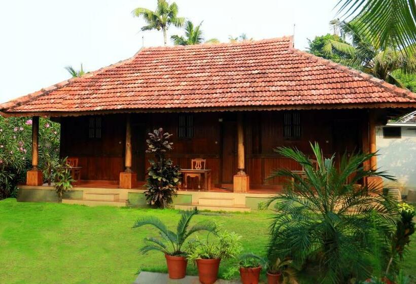 استراحتگاه Cherai Beach Palace