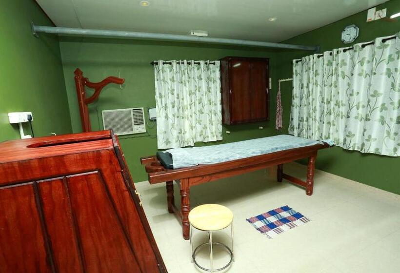 استراحتگاه Cherai Beach Palace