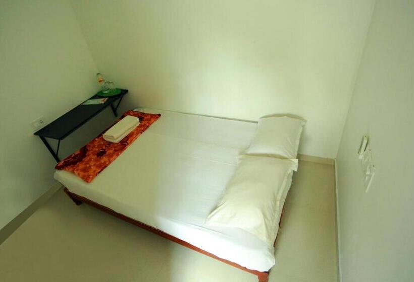 استراحتگاه Cherai Beach Palace