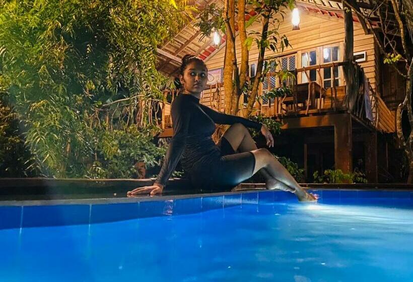 渡假胜地  Habarana Tree House Mutu Village