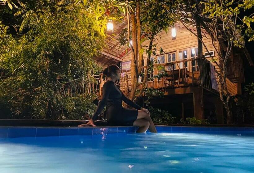 渡假胜地  Habarana Tree House Mutu Village