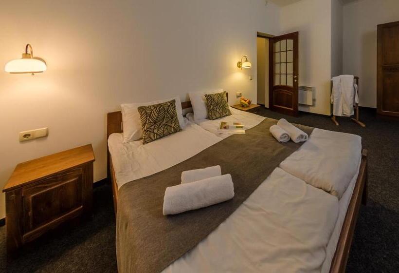 استراحتگاه Zimasnow Ski & Spa Club