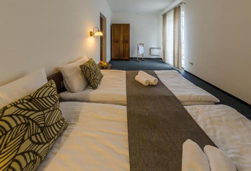 استراحتگاه Zimasnow Ski & Spa Club