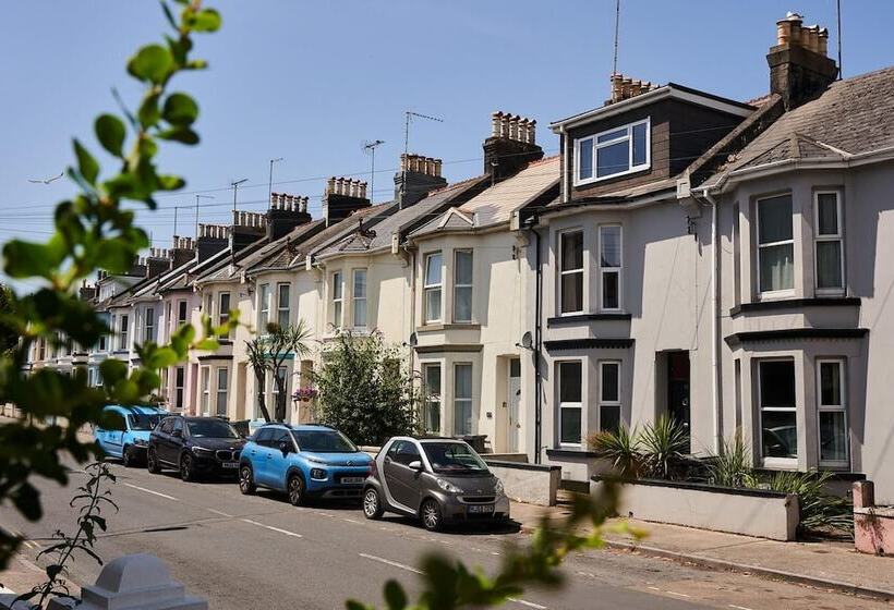 Greenswood House   Bohemian Victorian Family Home With Hot Tub Close To Harbour
