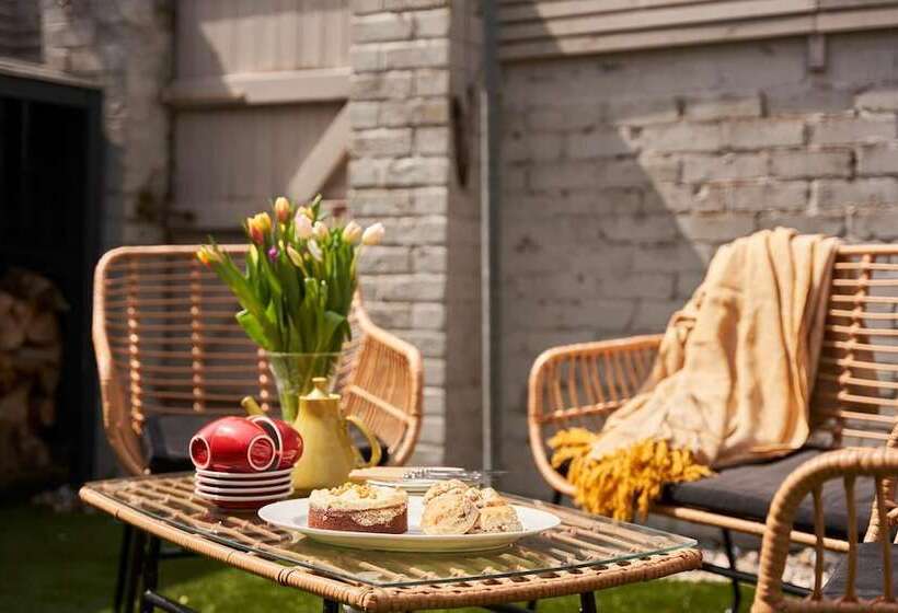 Greenswood House   Bohemian Victorian Family Home With Hot Tub Close To Harbour