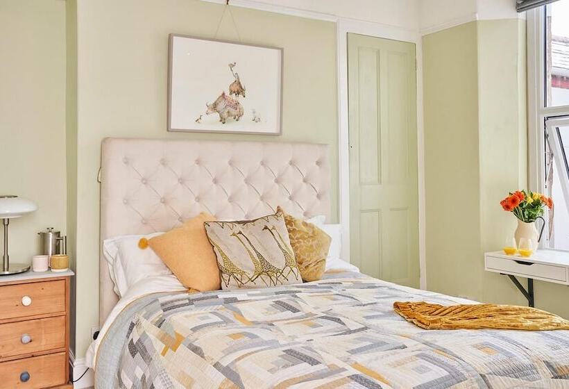 Greenswood House   Bohemian Victorian Family Home With Hot Tub Close To Harbour