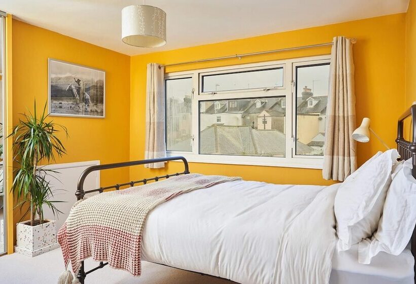 Greenswood House   Bohemian Victorian Family Home With Hot Tub Close To Harbour