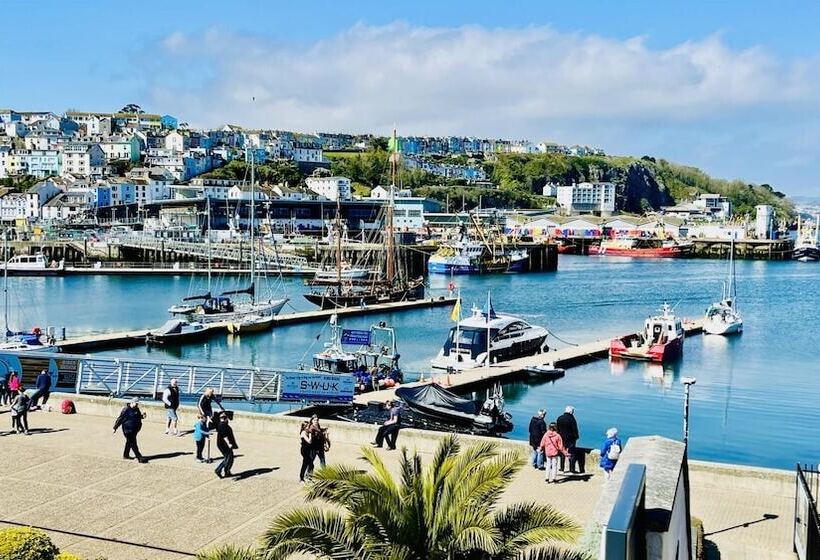 Greenswood House   Bohemian Victorian Family Home With Hot Tub Close To Harbour