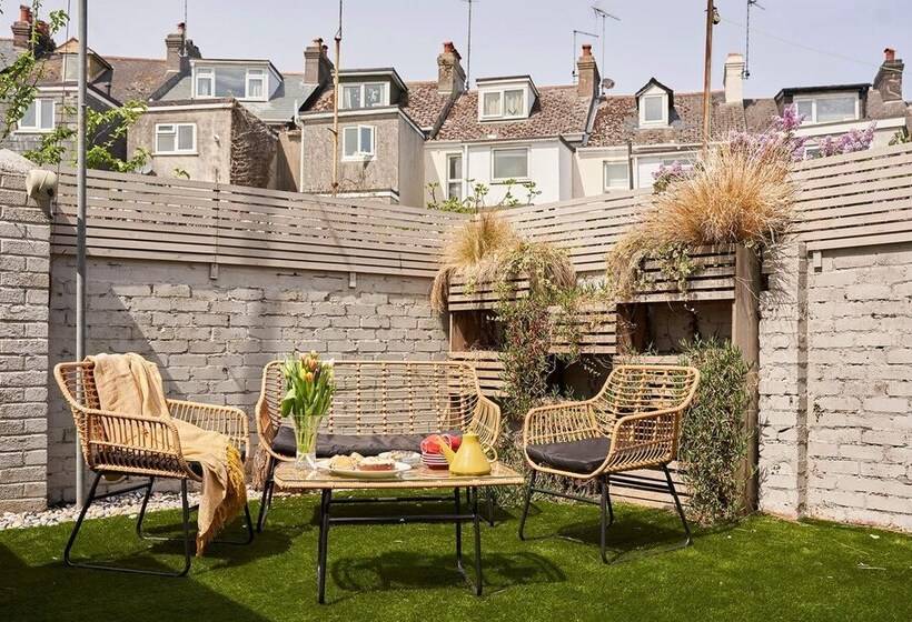 Greenswood House   Bohemian Victorian Family Home With Hot Tub Close To Harbour