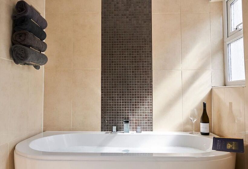 Greenswood House   Bohemian Victorian Family Home With Hot Tub Close To Harbour