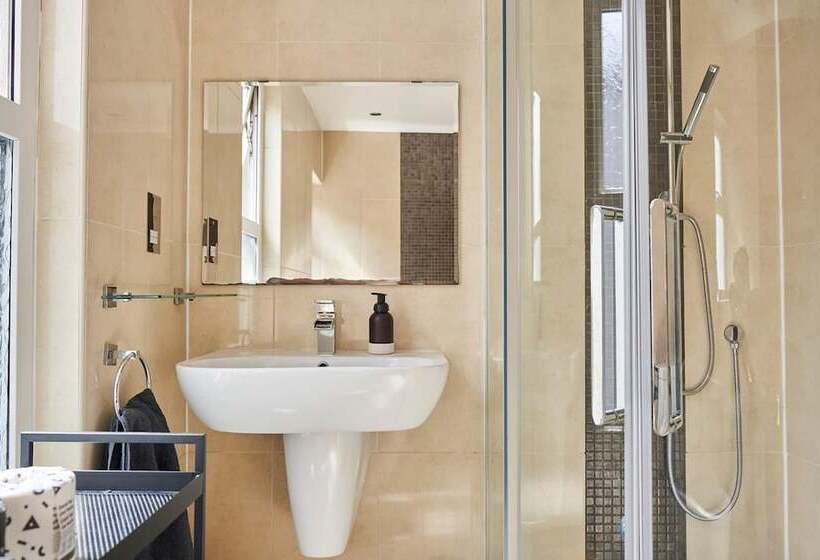 Greenswood House   Bohemian Victorian Family Home With Hot Tub Close To Harbour