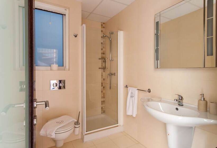 Harbour Views Gozitan Villa Shared Pool Happy Rentals