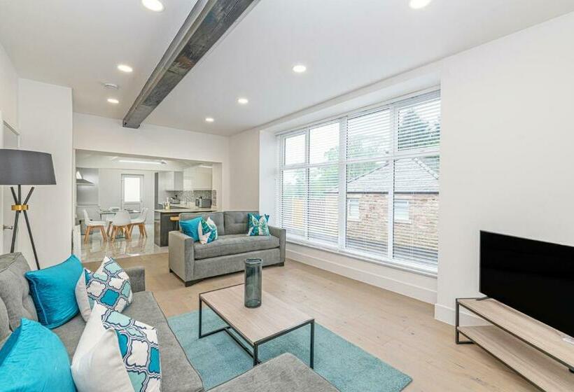 Coniston House, 3 Bedrooms With Parking, Appleby