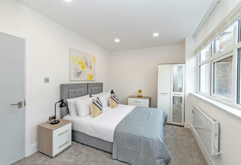 Coniston House, 3 Bedrooms With Parking, Appleby