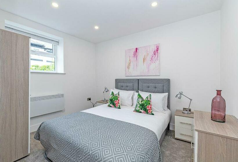 Coniston House, 3 Bedrooms With Parking, Appleby