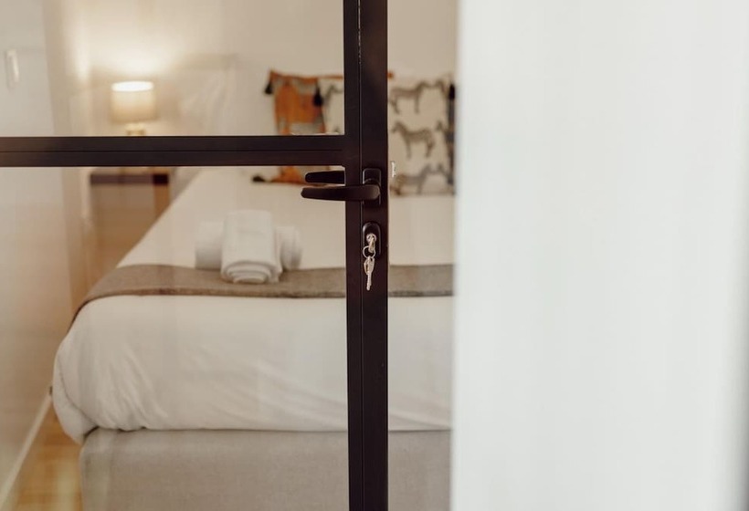 Courtyard Oporto Design Apartments By Vacationy