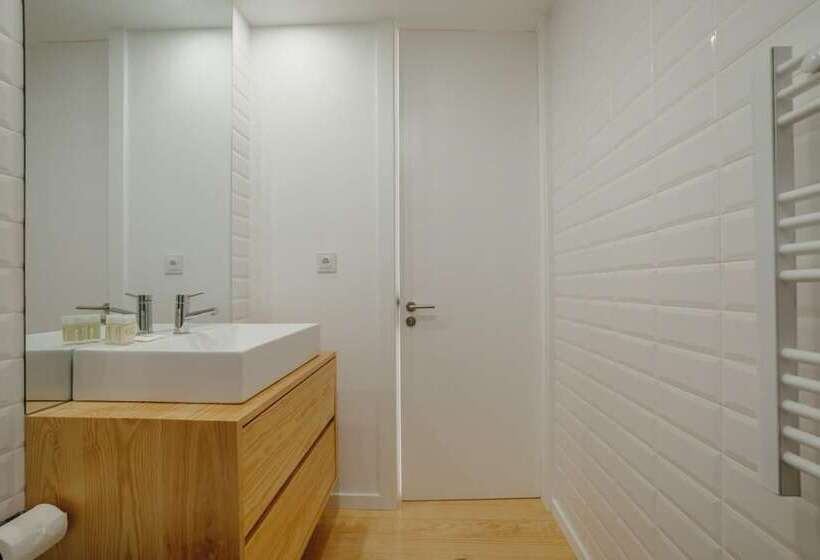 Courtyard Oporto Design Apartments By Vacationy