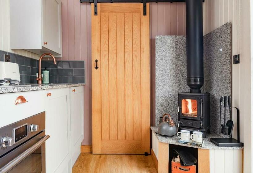 Highland Shepherd Huts