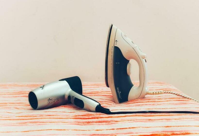 House With Large Terrace, Jacuzzi And Gated Parking For One Car