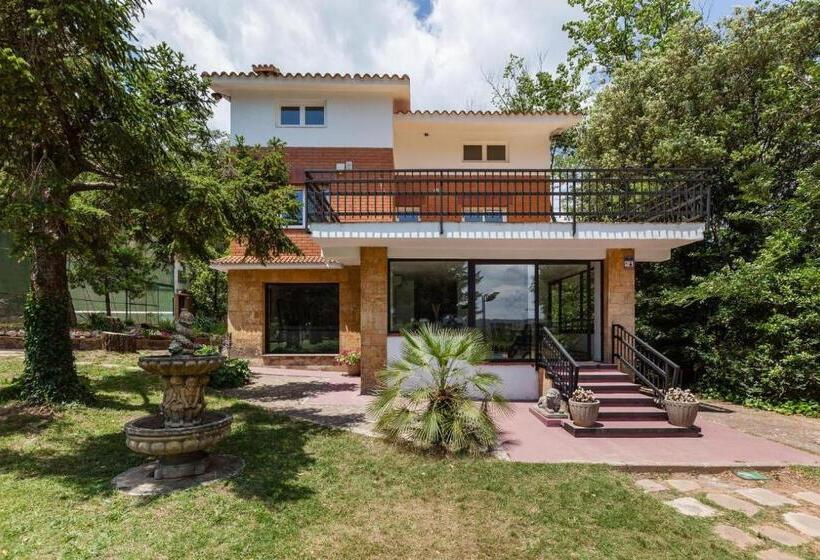 L Aviador De Can Ton, In The Middle Of Nature With Its Own Stream